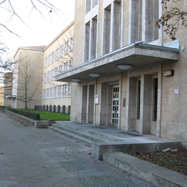 Bild 4 Behördenzentrum am Platz der Luftbrücke